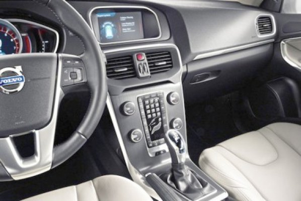 Apple va lucra cu Ferrari şi Volvo la un sistem de operare